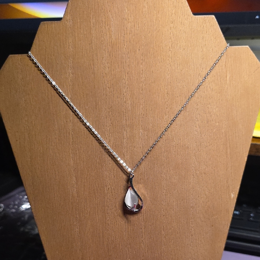 BUNDLE ANY 2, PAY ONE PRICE. Elegant Silver Teardrop Pendant Necklace